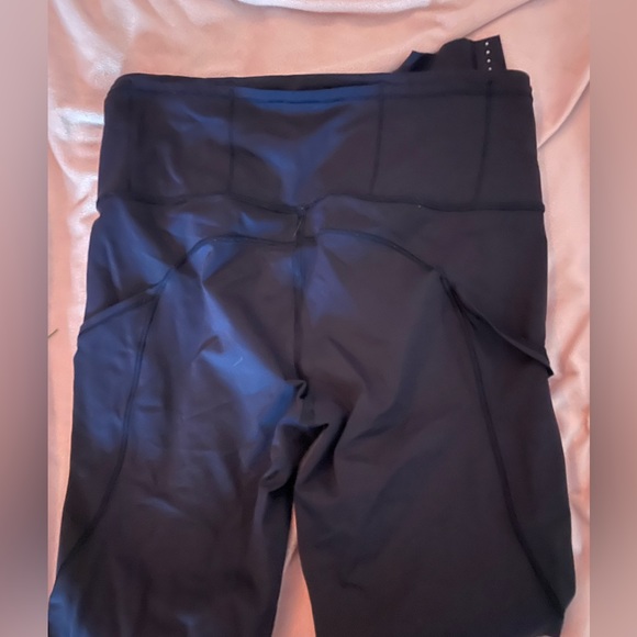 Lululemon navy pocket leggings - Picture 3 of 3